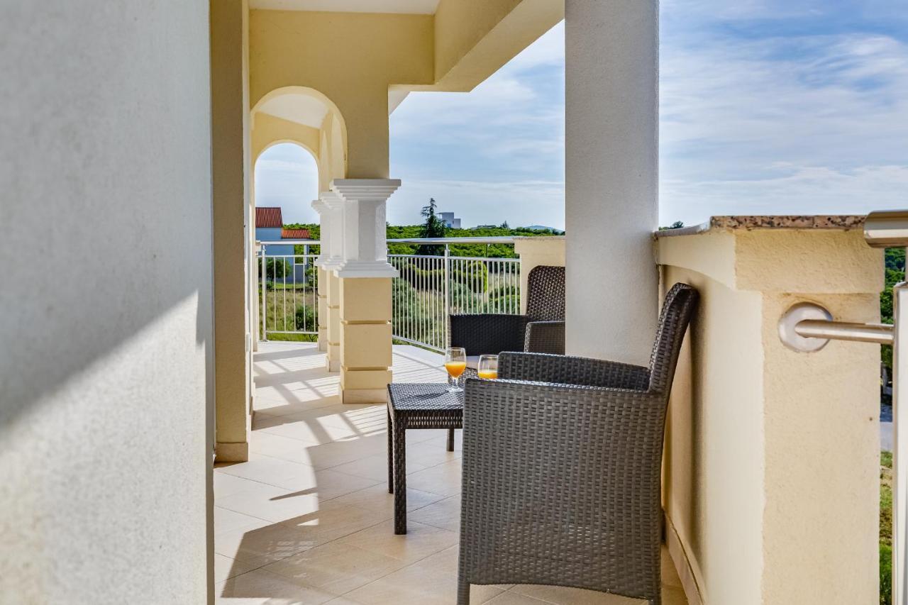 Apartman Strmota S Bazenom Sveti Filip i Jakov Exterior foto