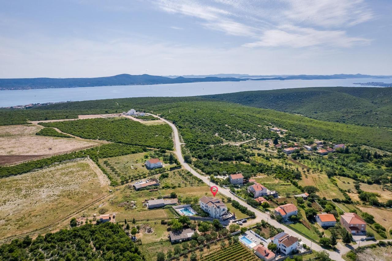 Apartman Strmota S Bazenom Sveti Filip i Jakov Exterior foto