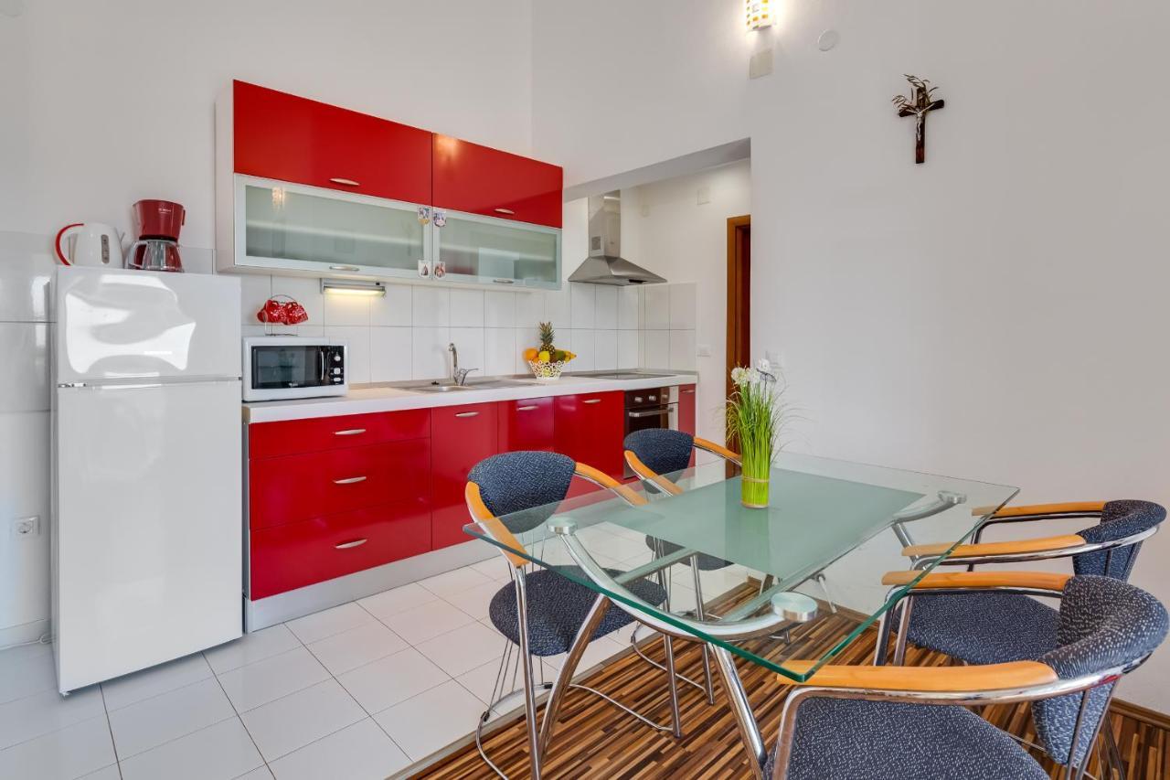 Apartman Strmota S Bazenom Sveti Filip i Jakov Exterior foto