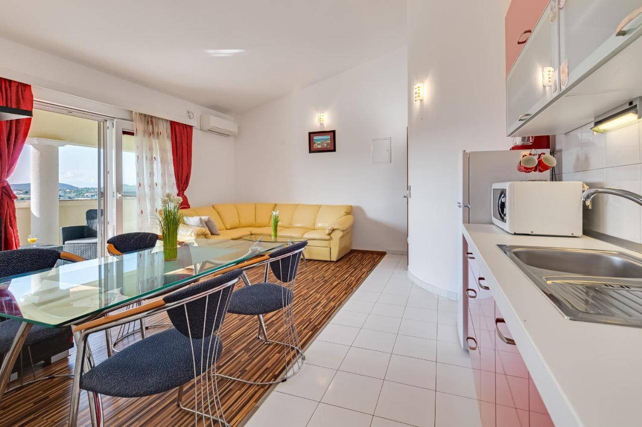 Apartman Strmota S Bazenom Sveti Filip i Jakov Exterior foto