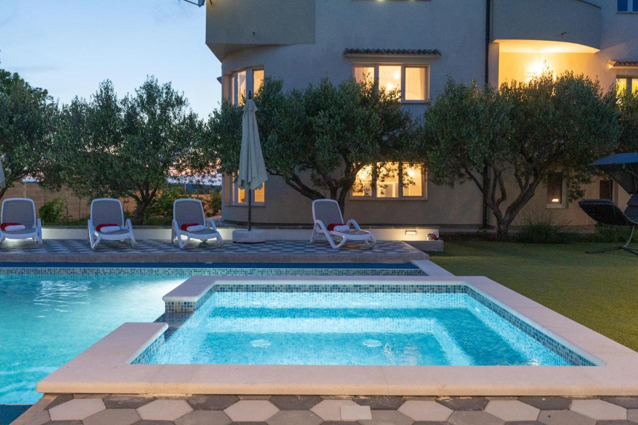 Apartman Strmota S Bazenom Sveti Filip i Jakov Exterior foto