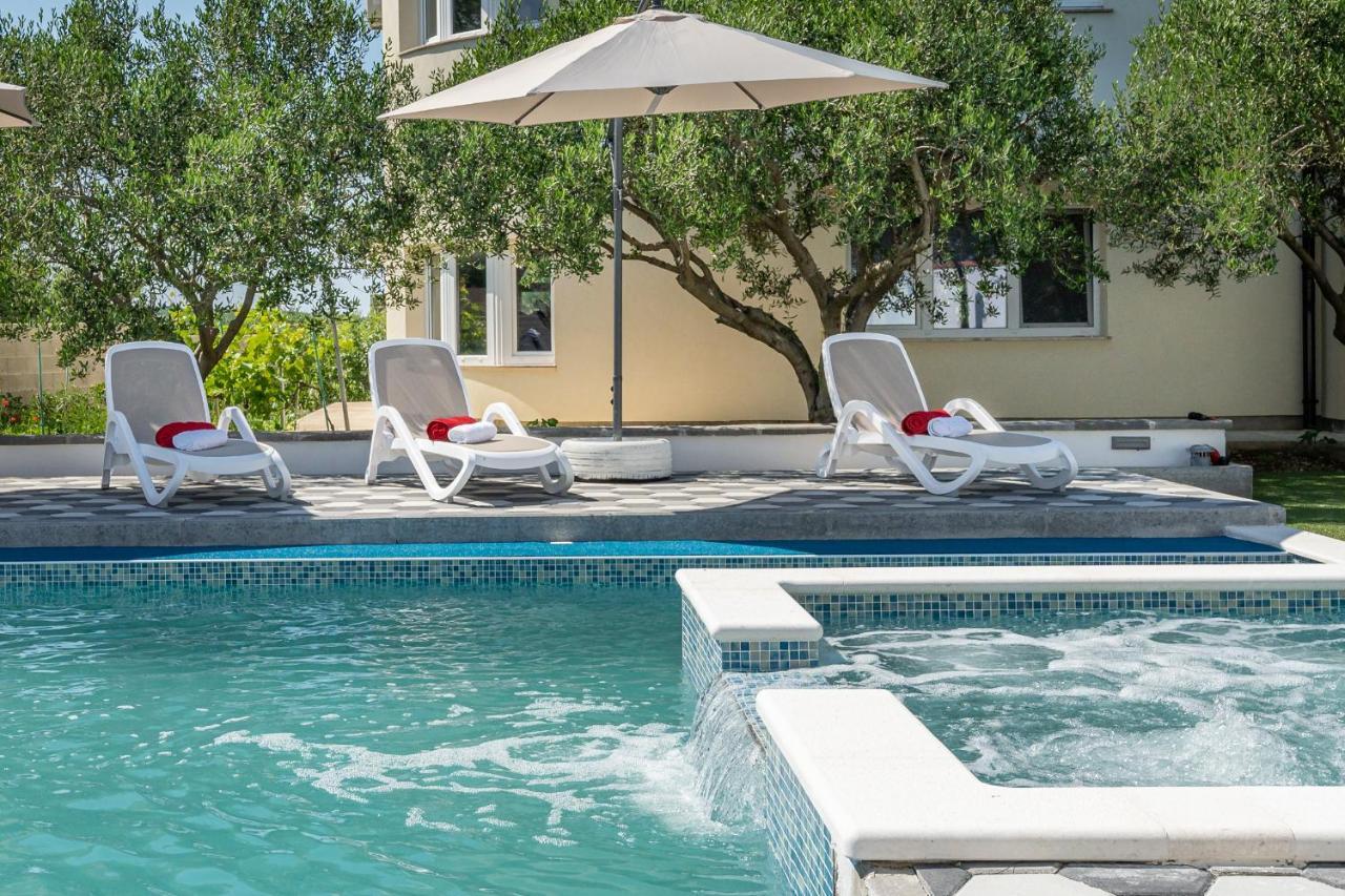 Apartman Strmota S Bazenom Sveti Filip i Jakov Exterior foto